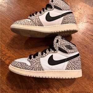 Nike Men's Black and White Patterned Sneakers